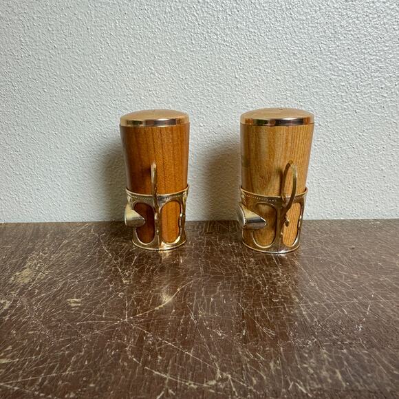 Vintage Alabama‎ MCM Wood Copper color plastic mug style salt & pepper shakers - Picture 4 of 9